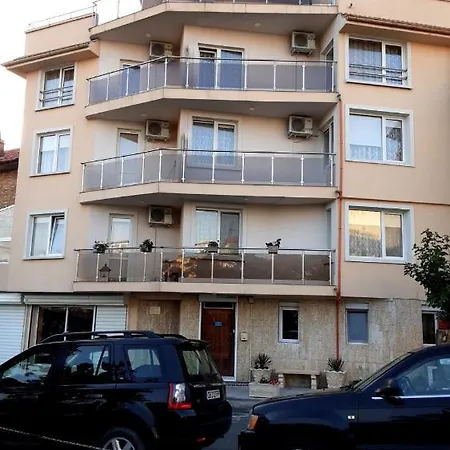 Guest house Къща За Гости Надежда *